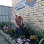 Социальные работники Центра социального обслуживания Дергачевского района с. Жадовка совместно с получателями социальных услуг отмечают день «Фотографа».