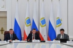 Роман Бусаргин провел постоянно действующее совещание с руководителями министерств и ведомств Правительства области