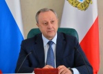 Поздравление Губернатора области В.В.Радаева с Днём медицинского работника