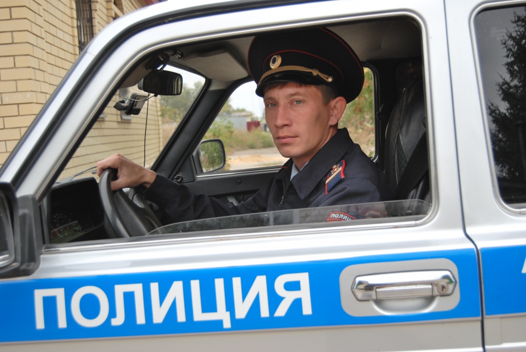 Помогать людям